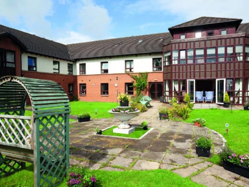 Abbey Lodge Care Home UNIT 1 - Assisted Living in St Albans, England photo 2
