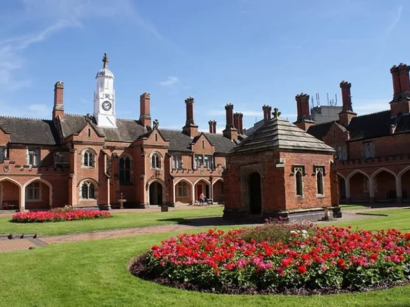 Chamberlaine Court - Assisted Living in Bedworth, England photo 3