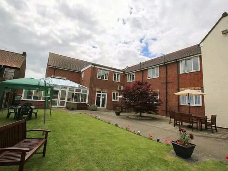 Hanbury Court Care Home - Nursing Home in Dagenham, England photo 2