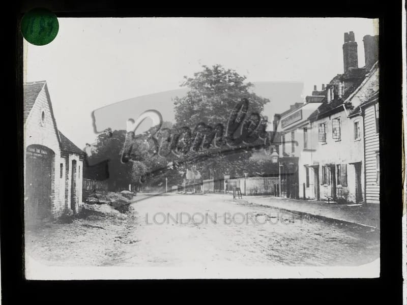 118 Widmore Road - Assisted Living in Bromley, England photo 1