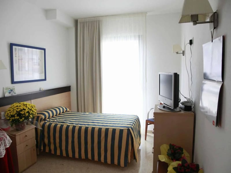 Apartamentos para personas mayores - Hogar de Ancianos in Zaragoza, Aragón photo 1