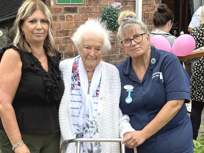 Hollybank Nursing Home - Nursing Home in Worksop, England photo 2