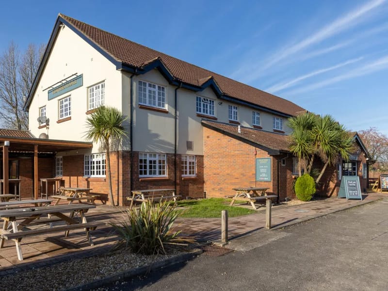 Hunters Lodge - Assisted Living in South Croydon, England photo 2