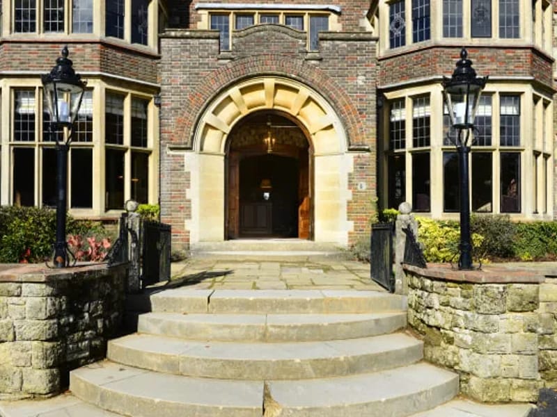 Oak Hall Care Home - Nursing Home in Haslemere, England photo 2