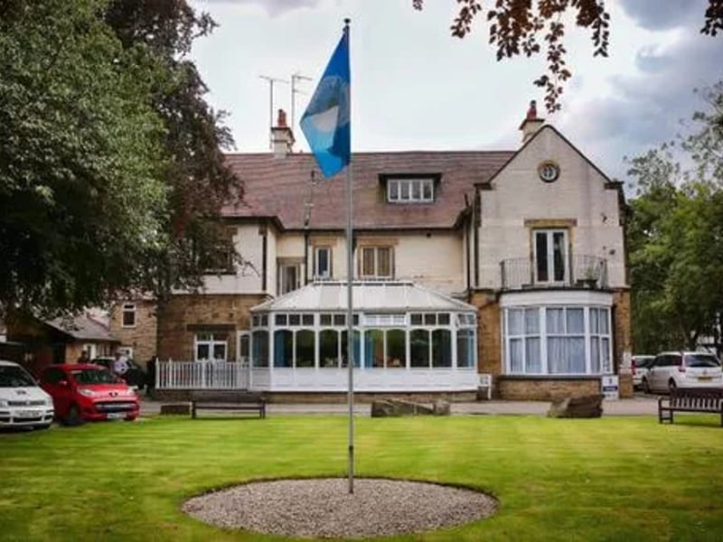 Park Lodge in Leeds, England photo 1