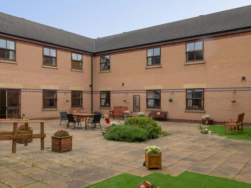 Park Lodge in Leeds, England photo 2