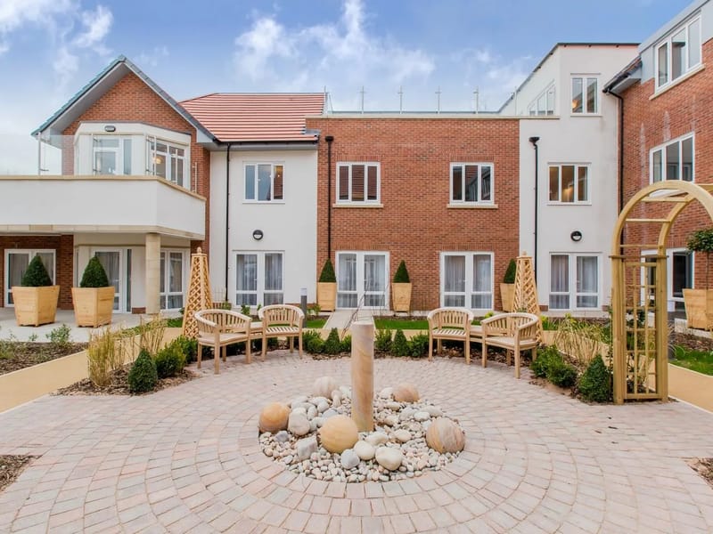 Knowle Gate Care Home - Nursing Home in Solihull, England photo 2