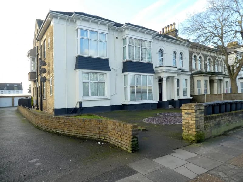 Overcliffe House - Nursing Home in Gravesend, England photo 2