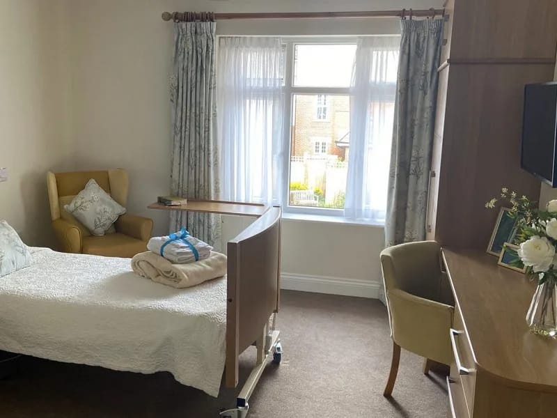 Alexandra House - Nursing Home in Poole, England photo 3