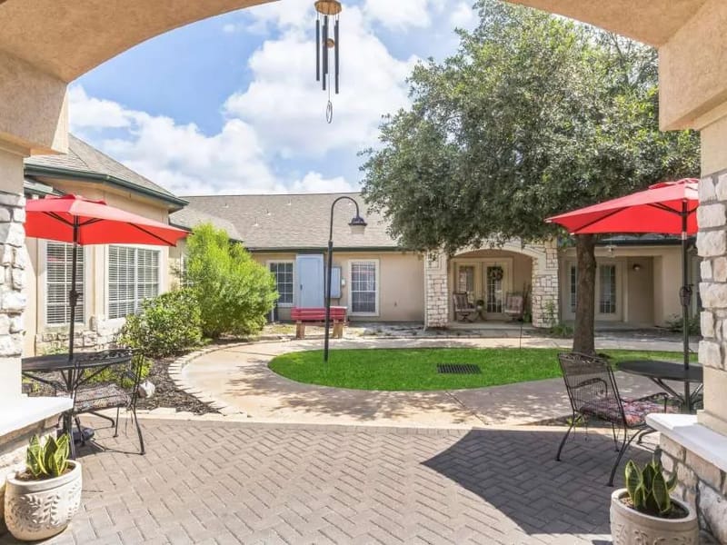 Carriage Innbryan — Assisted Living, Bryan, TX · photo 2