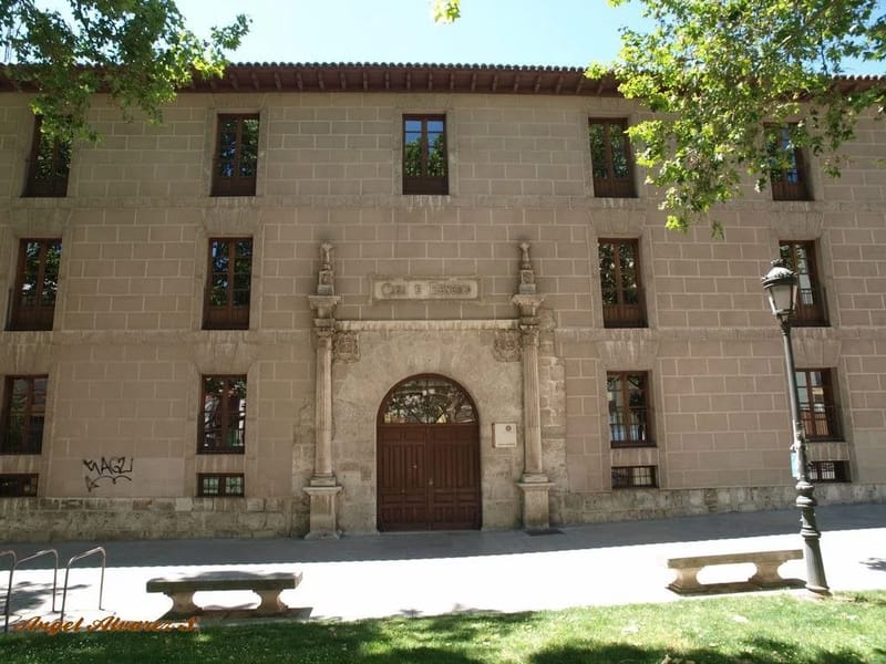 Casa De Beneficencia - Hogar de Ancianos in Valladolid, Castilla y León photo 2