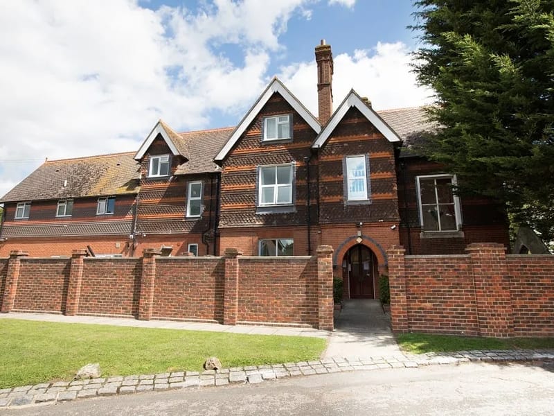 The Vale Residential Care Home - Nursing Home in Maidstone, England photo 3