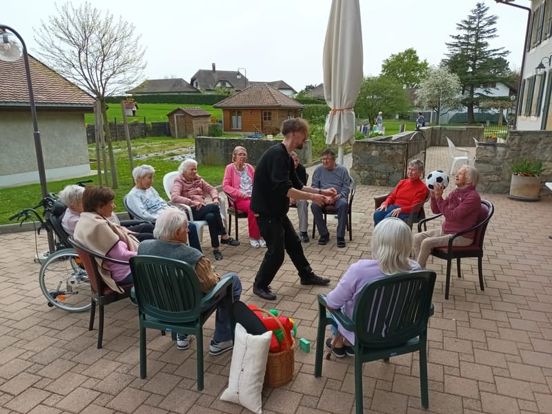 EMS La Veillée SA - Pflegeheim in Senarclens, Vaud photo 2
