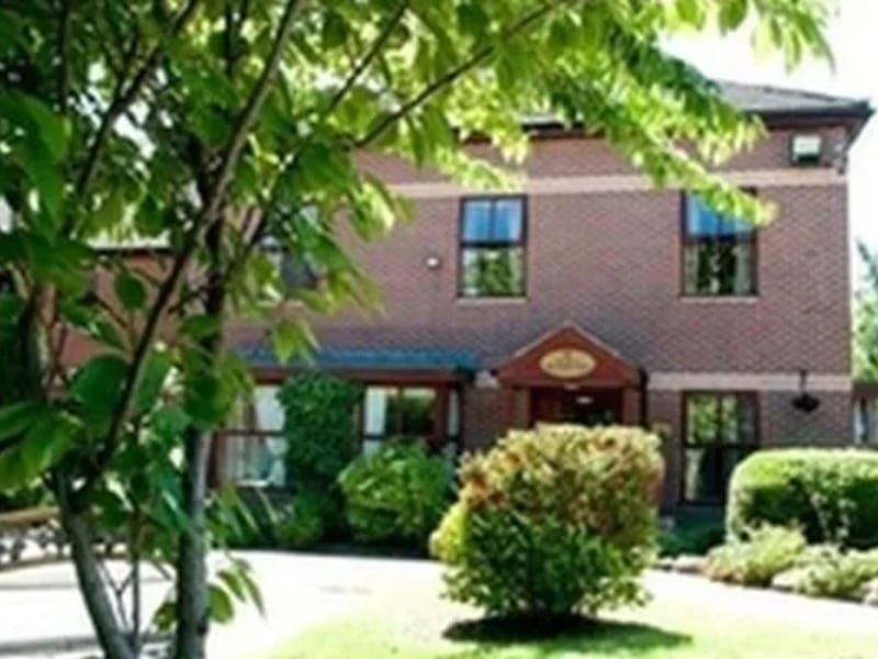 Kirkstall Court in Leeds, England photo 4