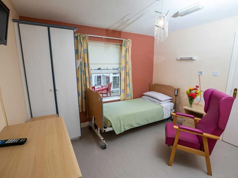 Brook House Nursing Home - Nursing Home in New Malden, England photo 2