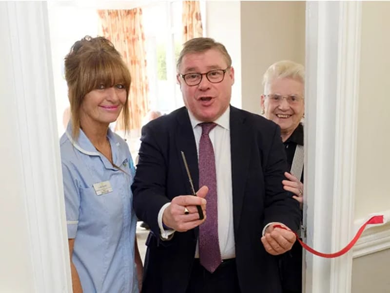 Longcroft Residential Care Home - Nursing Home in Wickford, England photo 5