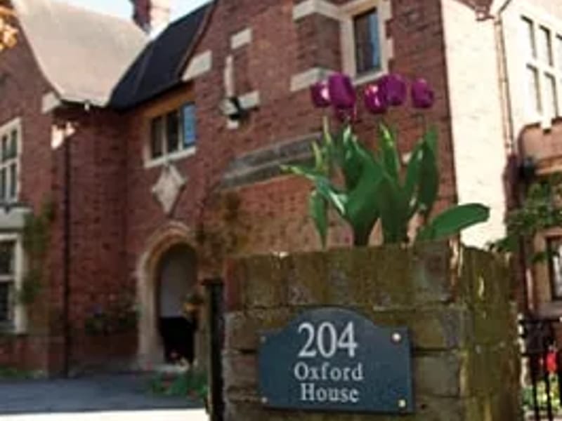 Willows Edge - Assisted Living in Newbury, England photo 2
