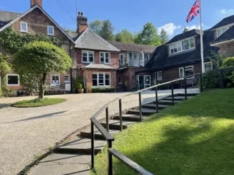 Willows Edge - Assisted Living in Newbury, England photo 3