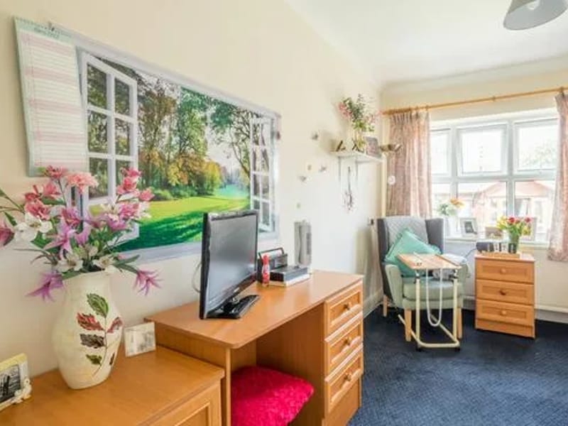Milton Lodge Retirement Home - Assisted Living in Colchester, England photo 2