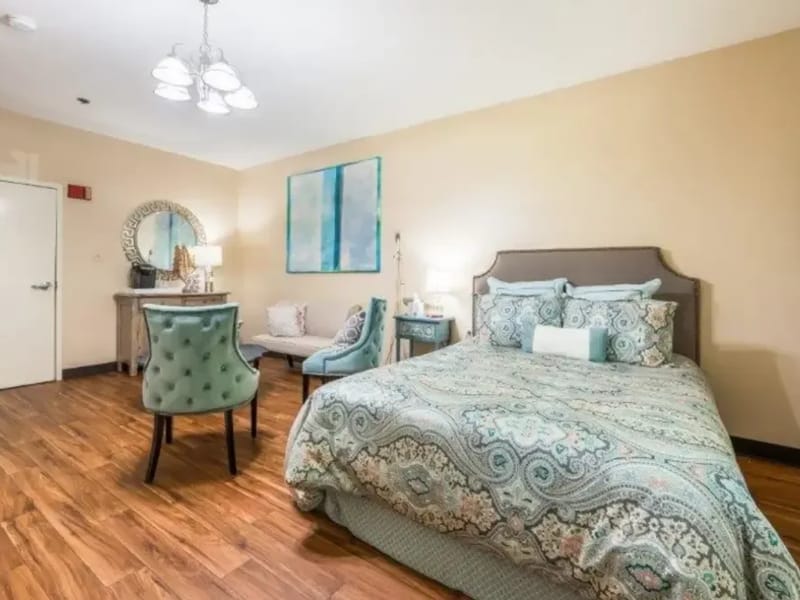 Briar Glen Alzheimer'S Special Care Center - Assisted Living in Hoover, AL photo 3