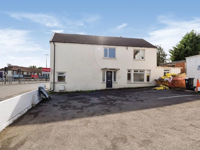 77 Gloucester Road North - Assisted Living in Bristol, England photo 2