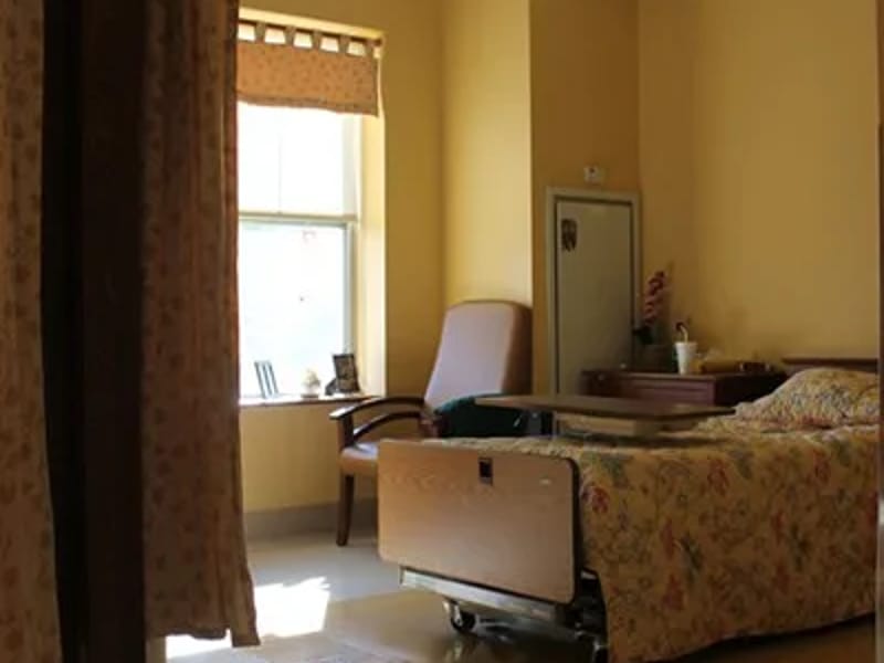 Roosevelt Care Center - Nursing Home in Edison, NJ photo 3
