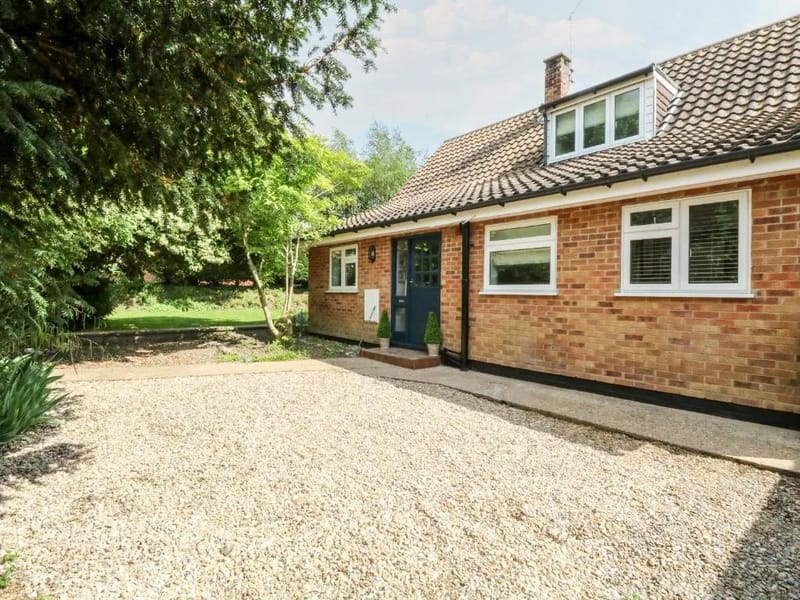 Church Farm Bungalow - Nursing Home in Ottershaw, England photo 2