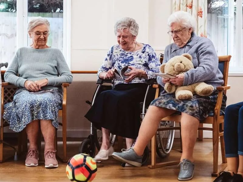 Seacliff Care Home - Assisted Living in Bournemouth, England photo 2