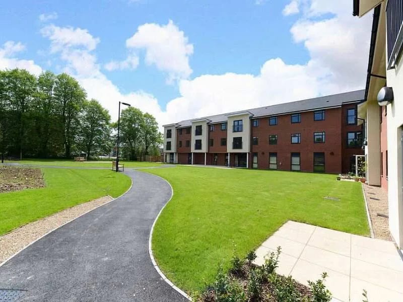 Housing 21 - Oakwood Gardens and Mayfield Close - Assisted Living in Bedworth, England photo 1