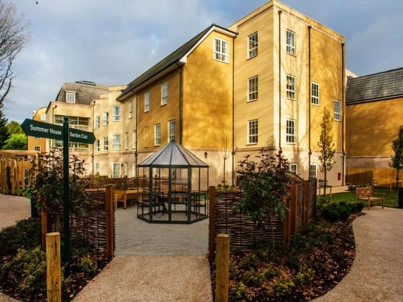 Hallmark Hutton View Luxury Care Home - Nursing Home in Brentwood, England photo 3