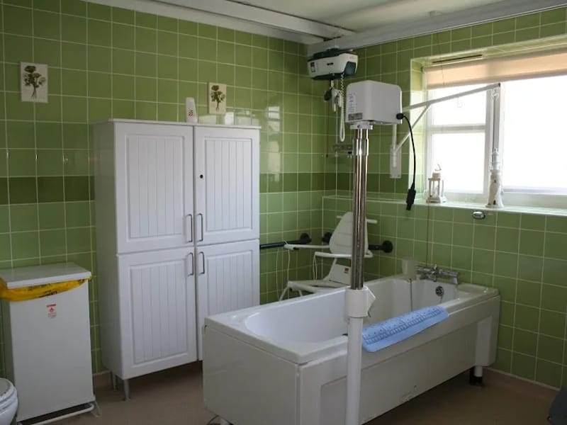 Outlook Care - Neave Crescent in Romford, England photo 5