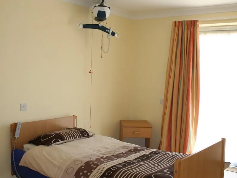 Outlook Care - Neave Crescent in Romford, England photo 8