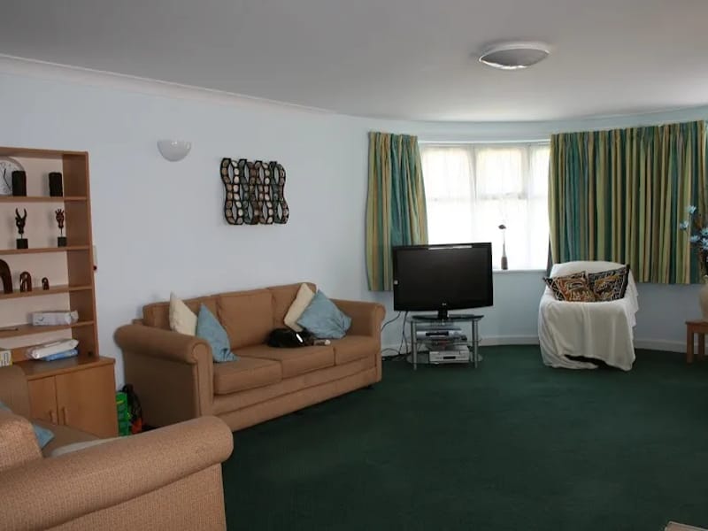 Outlook Care - Neave Crescent in Romford, England photo 4