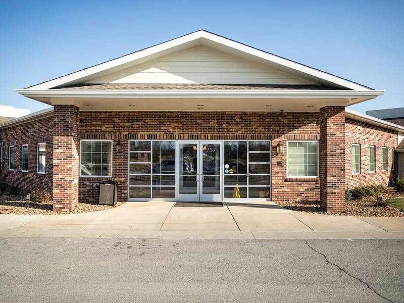 Twin Oaks Health and Rehab - Nursing Home in Lansing, KS photo 3