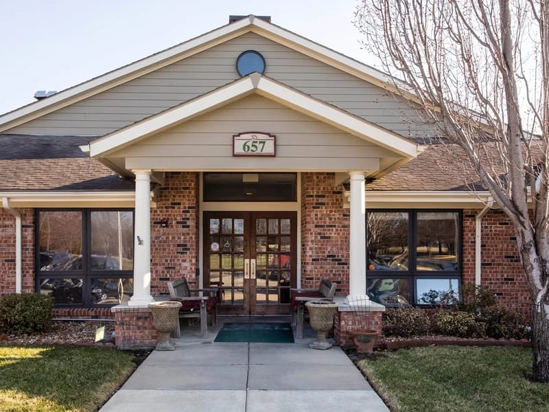 Twin Oaks Health and Rehab - Nursing Home in Lansing, KS photo 2