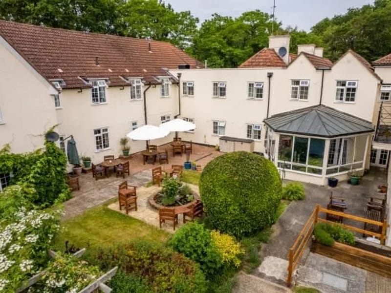 Hadley Lawns Care Home - Assisted Living in Barnet, England photo 3