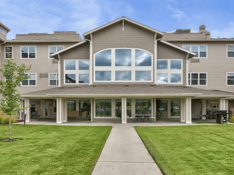 Cascades Of Grants Pass - The Pointe - Assisted Living in Grants Pass, OR photo 2