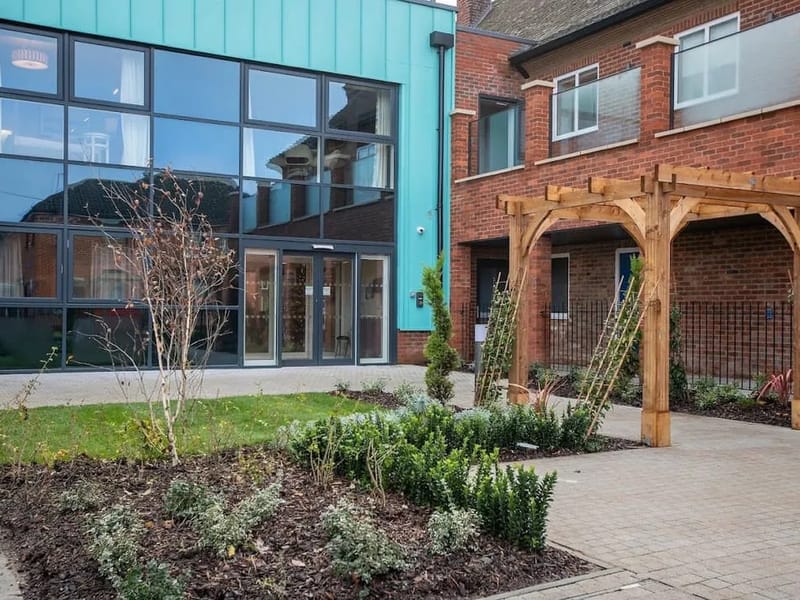 Alston House Care Home - Nursing Home in Eastleigh, England photo 2