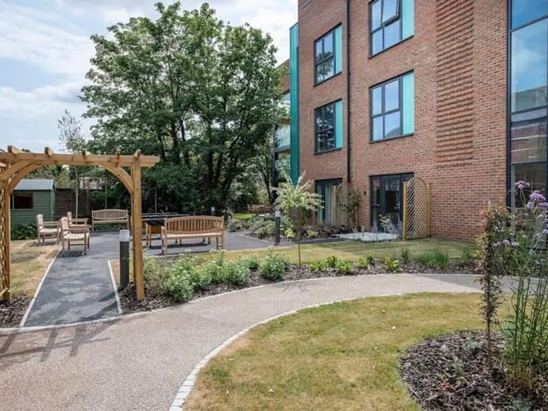 Alston House Care Home - Nursing Home in Eastleigh, England photo 1