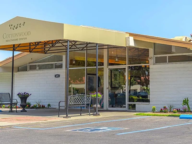 Cottonwood Healthcare Center - Nursing Home in Woodland, CA photo 2