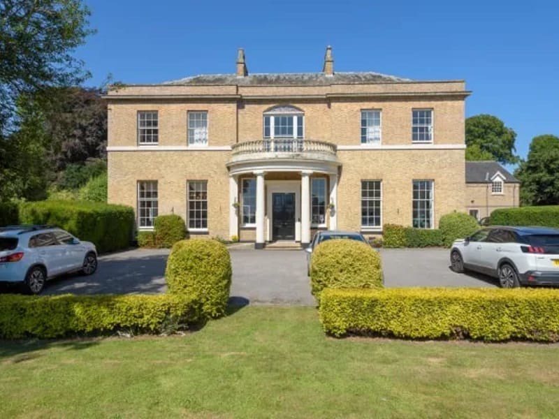Oaktree Hall & Lodge - Assisted Living in Bridlington, England photo 2