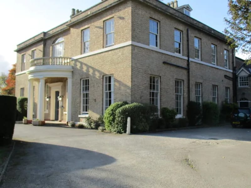 Oaktree Hall & Lodge - Assisted Living in Bridlington, England photo 3