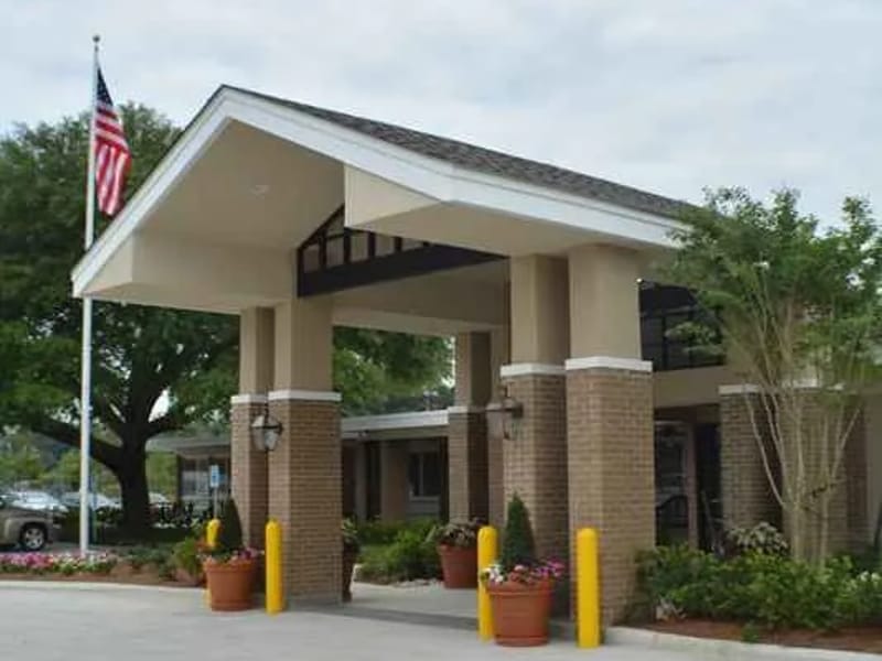 Zachary Manor Nursing and Rehabilitation Center - Nursing Home in Zachary, LA photo 3