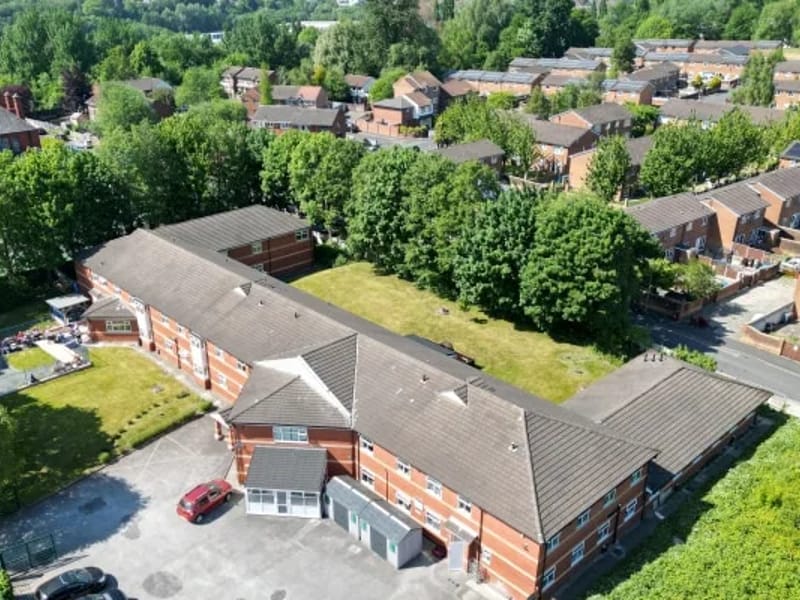 Oakbank Care Home - Nursing Home in Manchester, England photo 2