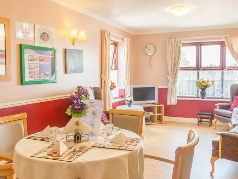Beech Court Care Centre - Nursing Home in Romford, England photo 2
