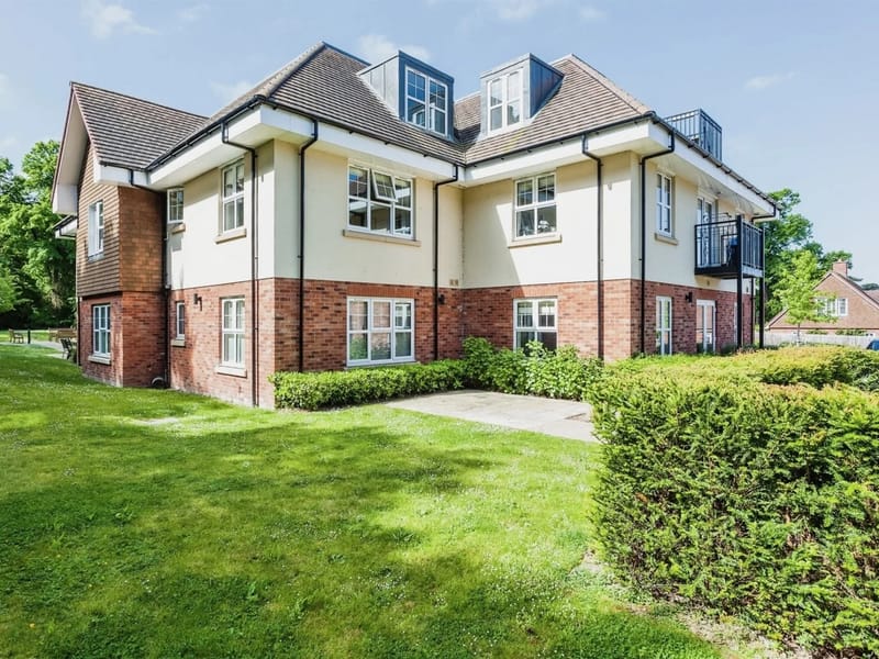 Kingsley Court - Assisted Living in Horsham, England photo 2