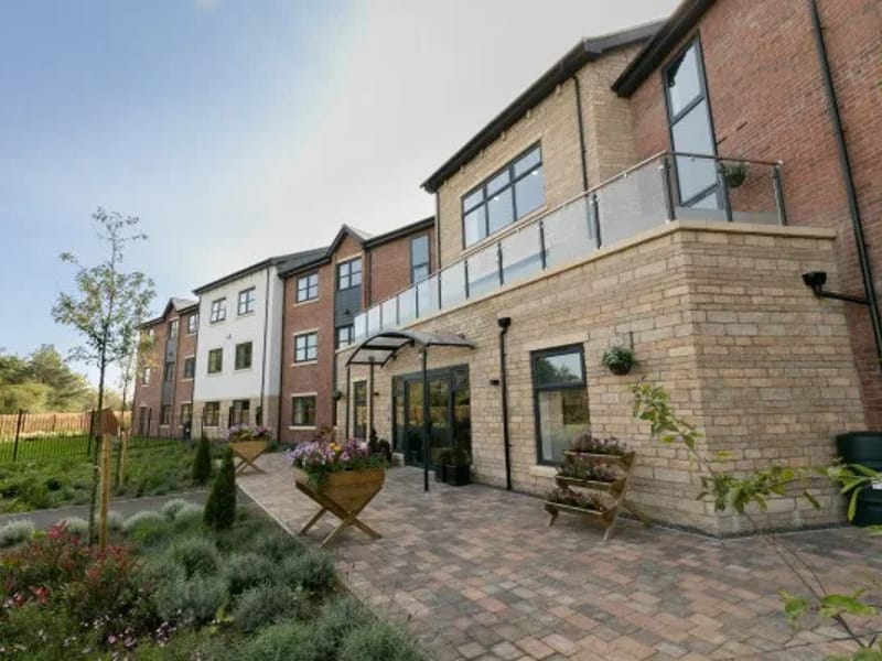 Marsh Farm Manor Care Home - Nursing Home in Swindon, England photo 2