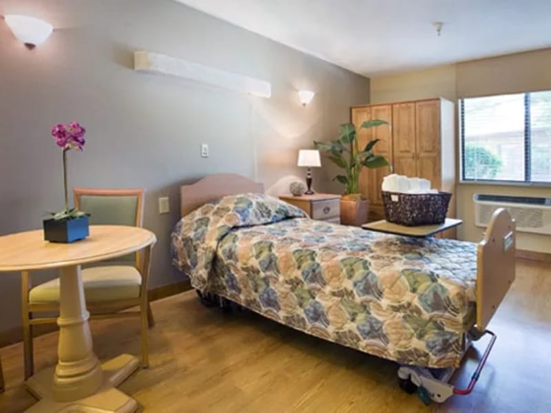 Colonial Oaks Health Care Center - Nursing Home in Marion, IN photo 2