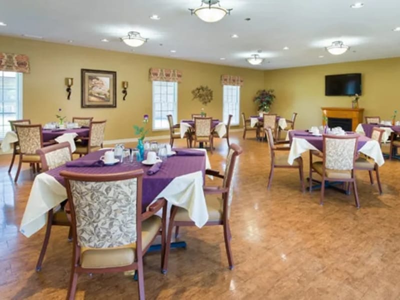 Colonial Oaks Health Care Center - Nursing Home in Marion, IN photo 3