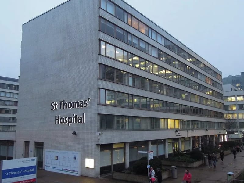 St Thomas' Hospital in London, England photo 3